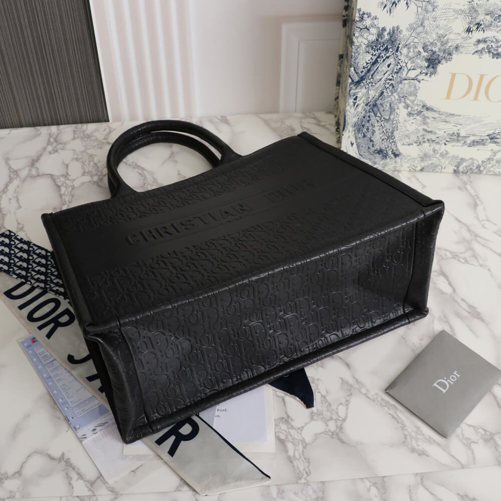 MEDIUM D10r BOOK TOTE