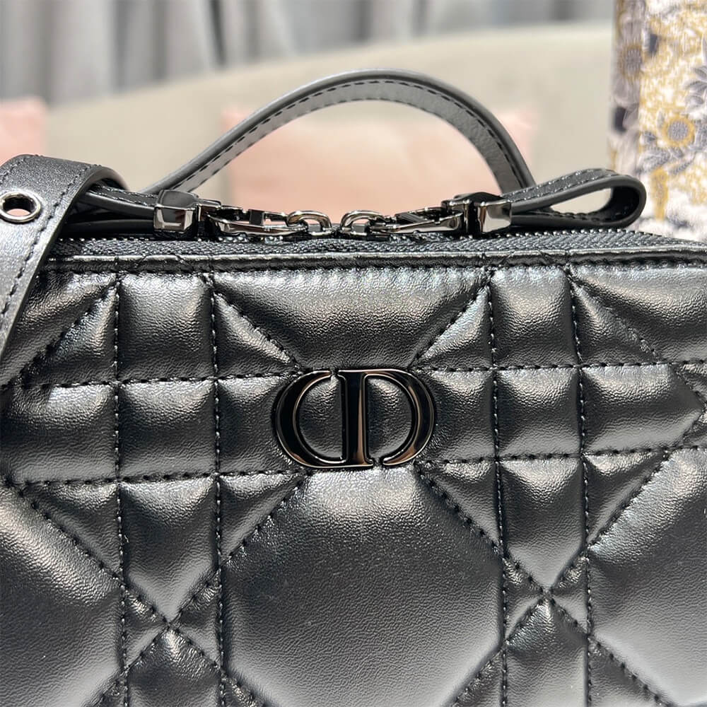 D10r CARO BOX BAG WITH CHAIN