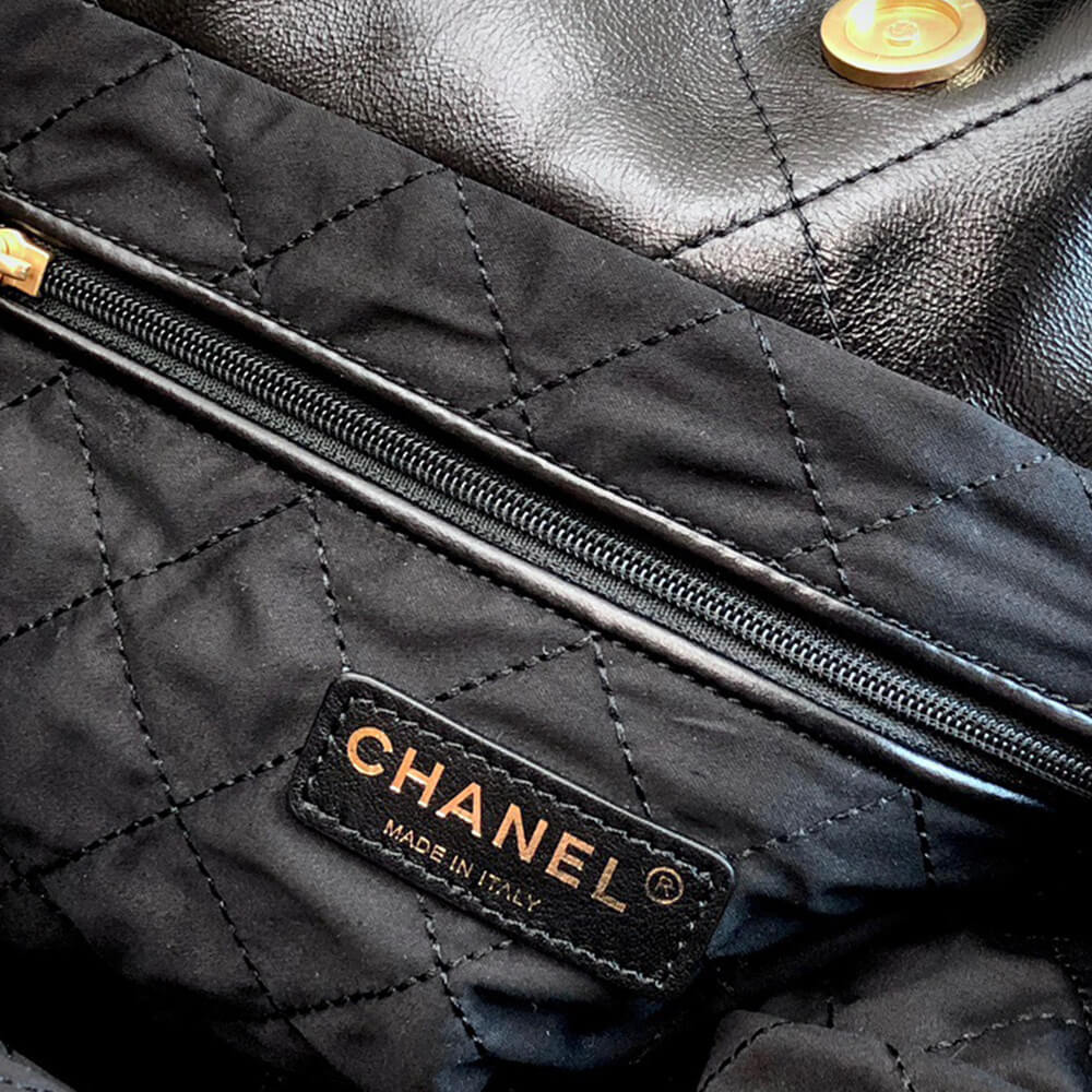 Ch**el 22 SMALL HANDBAG