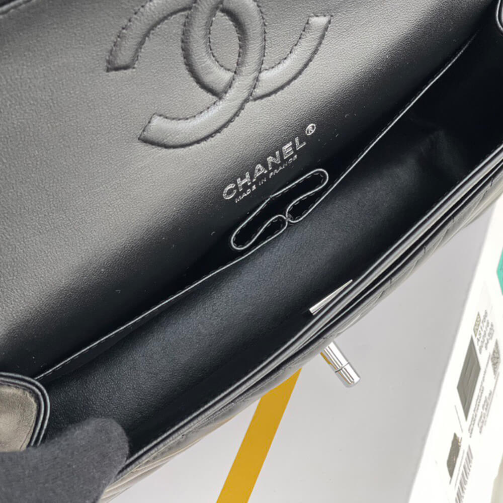 Ch**el Classic Chevron Medium Flap