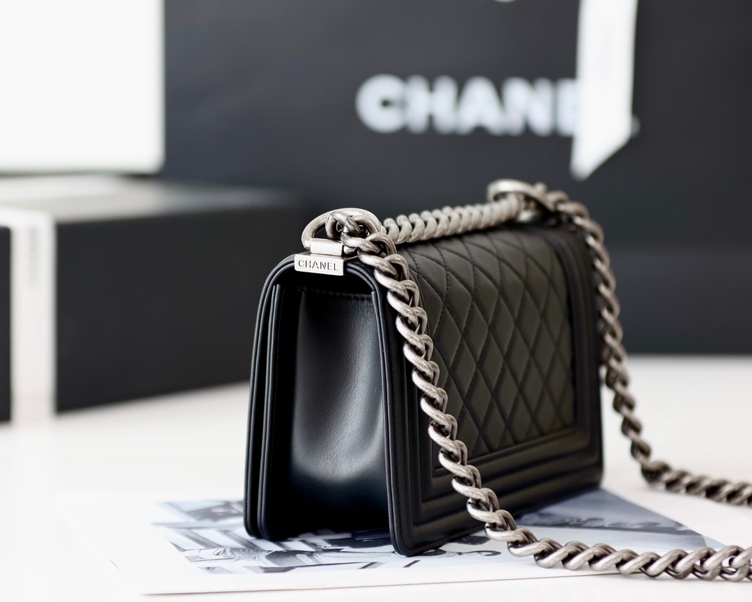 BOY Ch**el HANDBAG ( 4A )