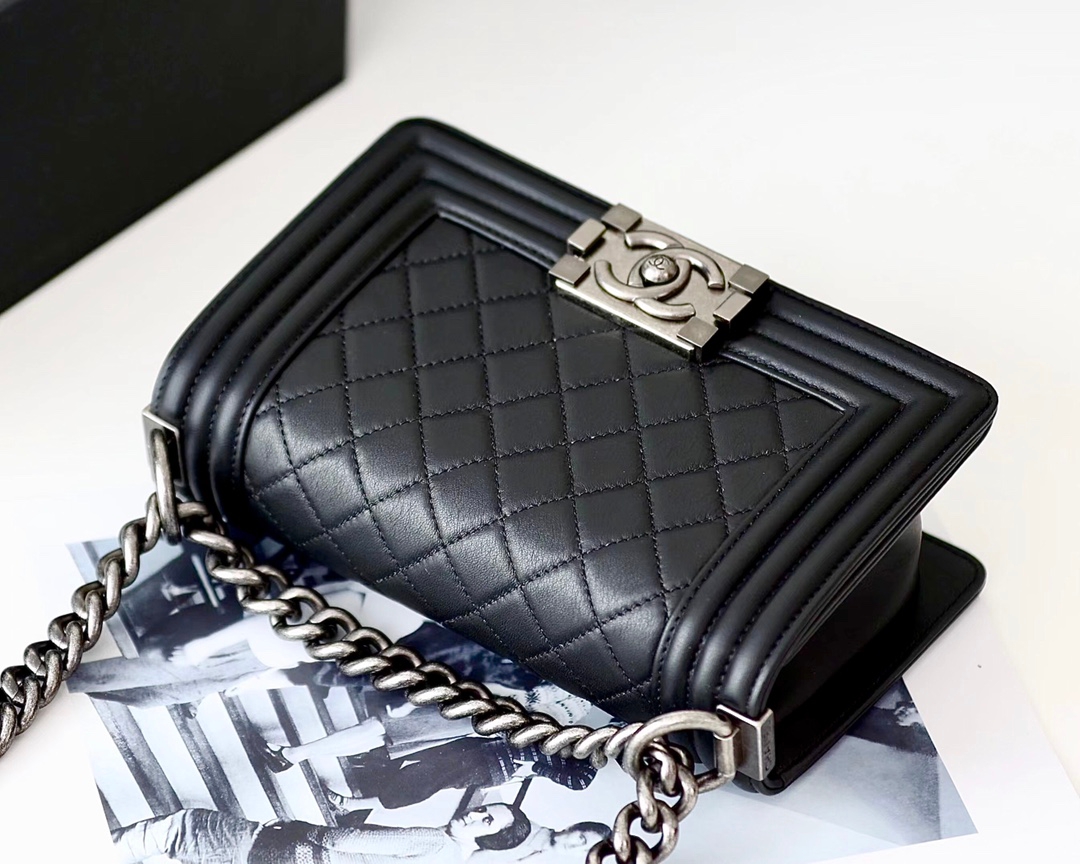 BOY Ch**el HANDBAG ( 4A )