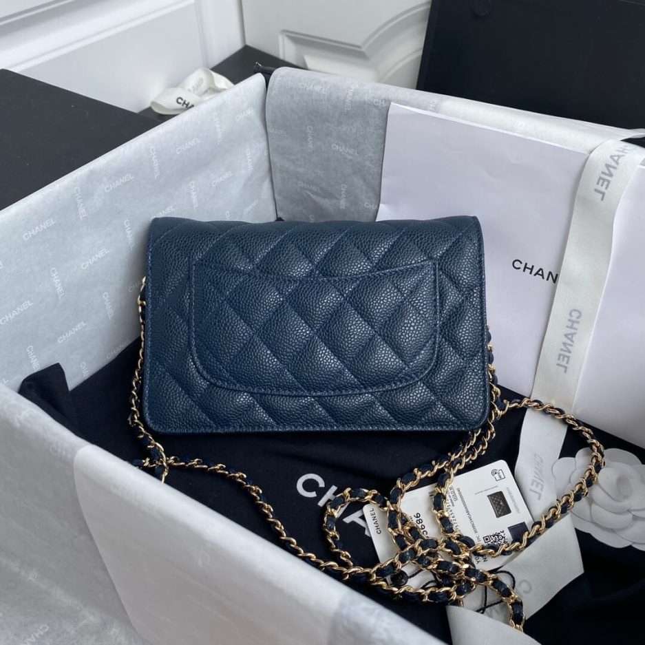 Ch**el classic chain wallet