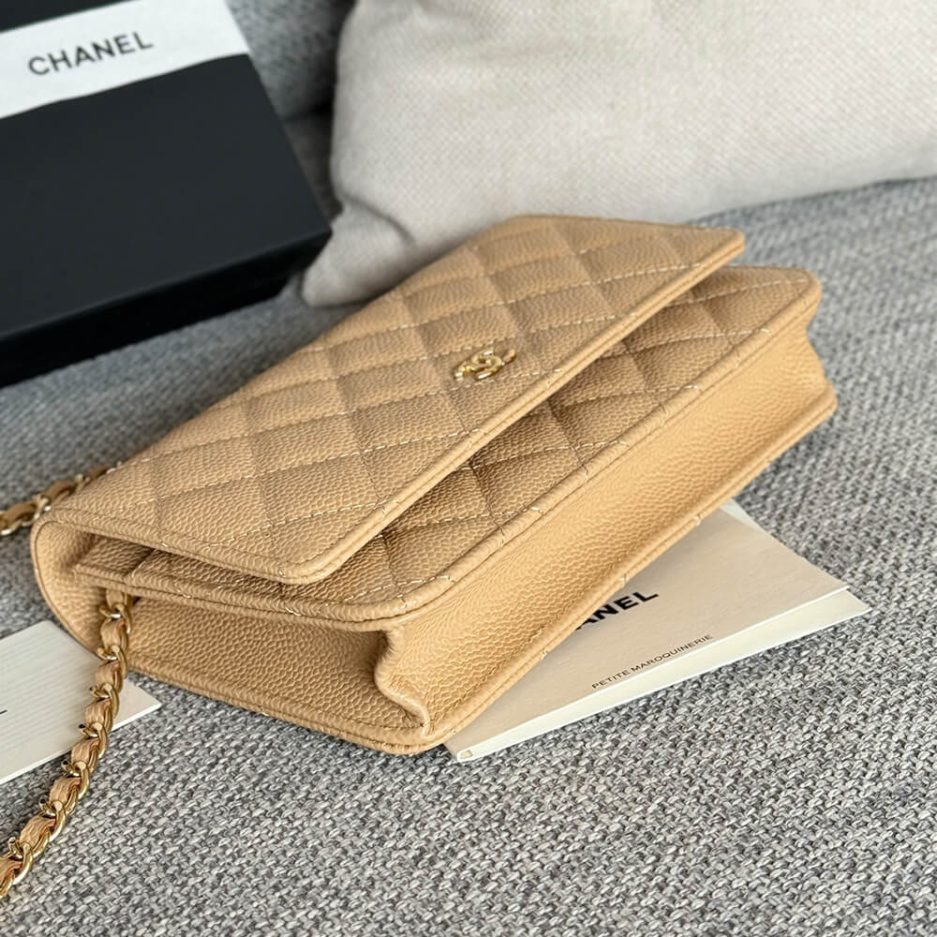 Ch**el classic chain wallet