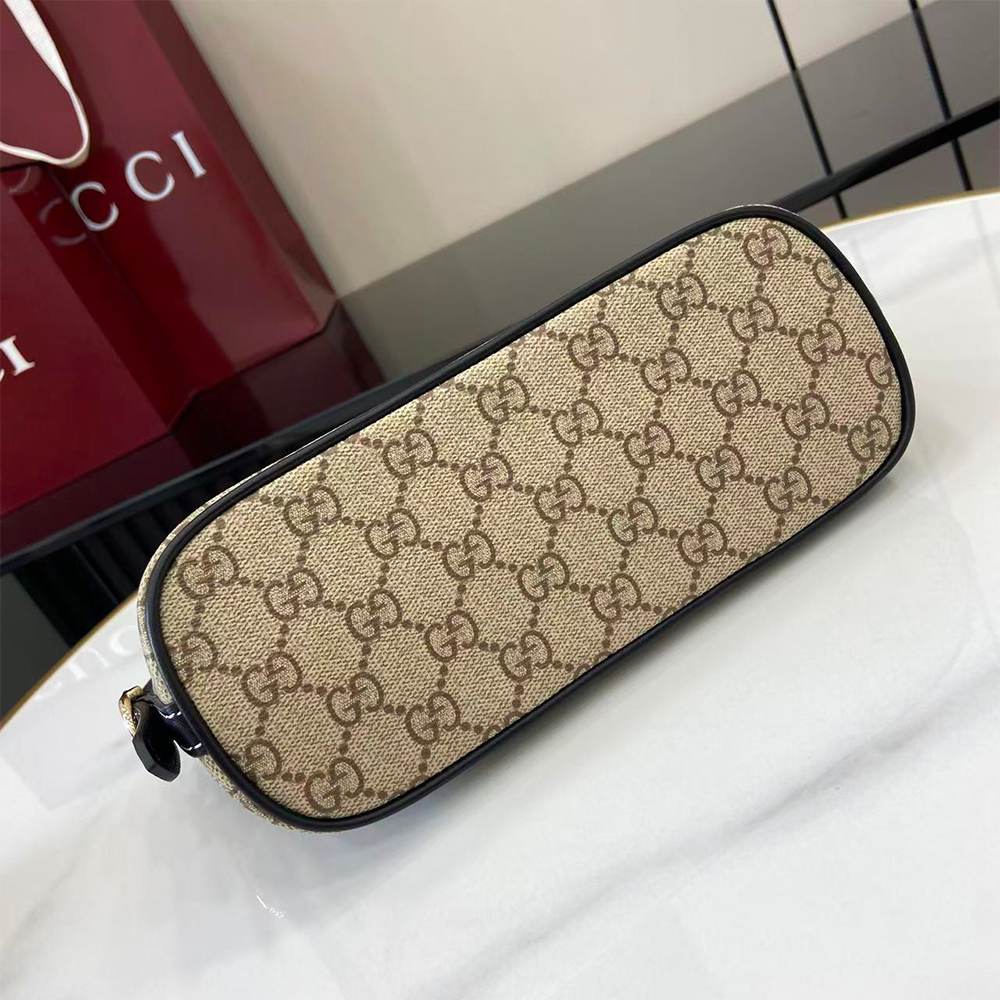 GG Emblem small shoulder bag