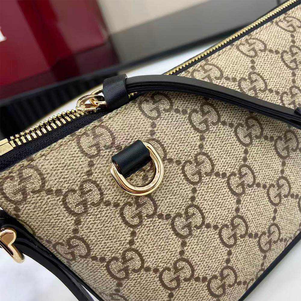 GG Emblem small shoulder bag