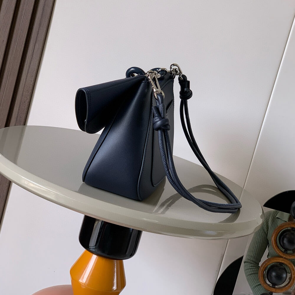 L0ew* Medium Ola bag in smooth calfskin(HIGH-END GRADE)