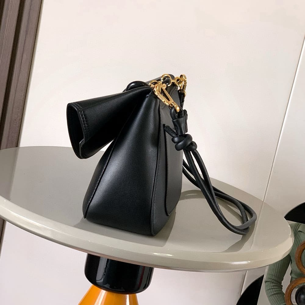 L0ew* Medium Ola bag in smooth calfskin(HIGH-END GRADE)