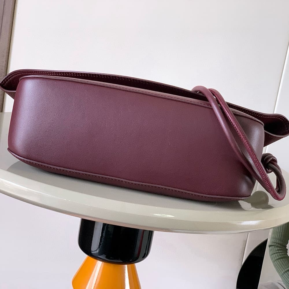 L0ew* Medium Ola bag in smooth calfskin(HIGH-END GRADE)