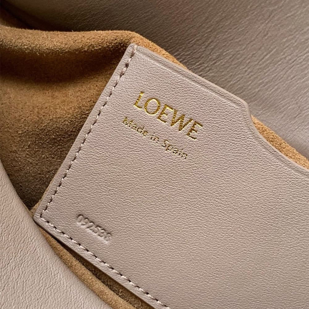 L0ew* Medium Ola bag in smooth calfskin(HIGH-END GRADE)