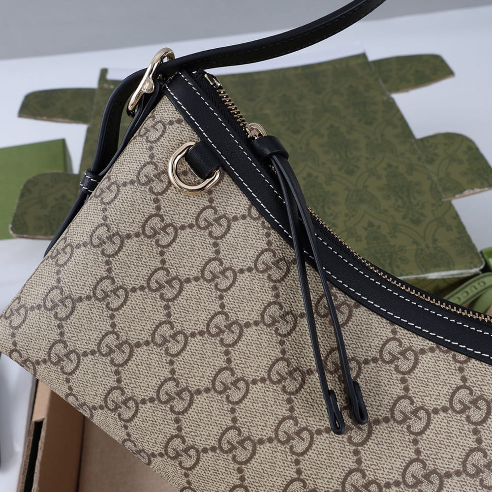 Gvc*1 GG Emblem small shoulder bag