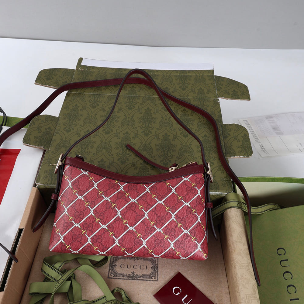 Gvc*1 GG Emblem small shoulder bag